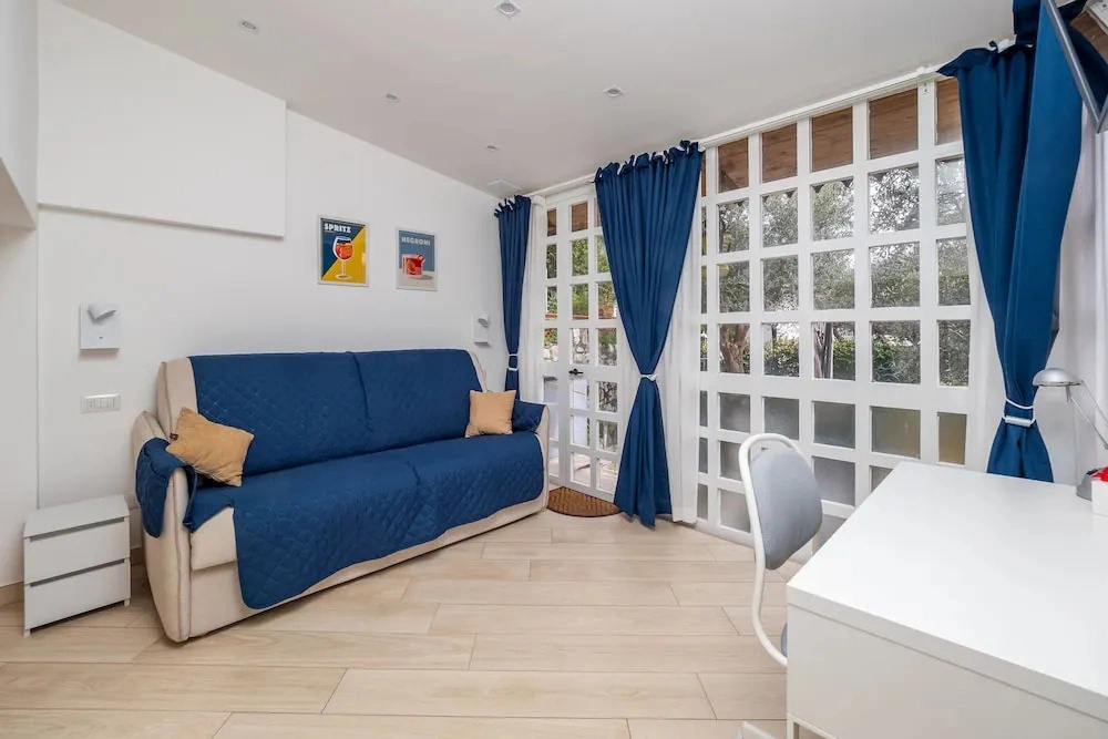 De Vivo Realty - Villa Lotos
