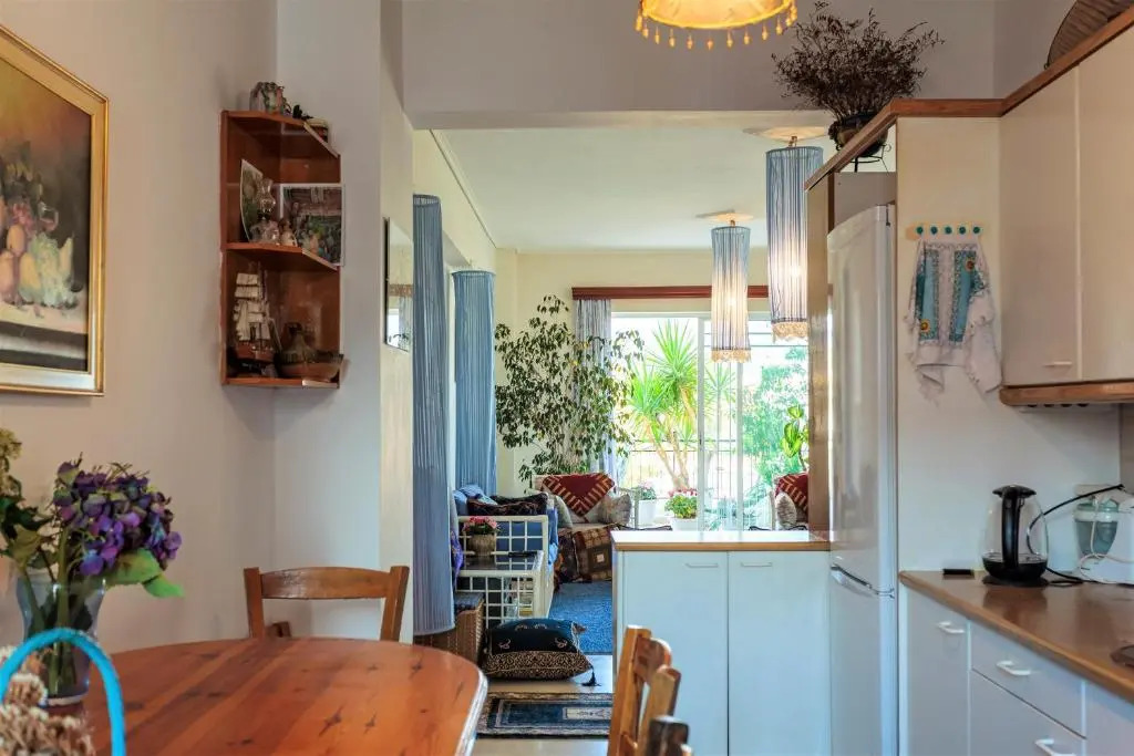 Bright Comfy Flat near Beach & City Center