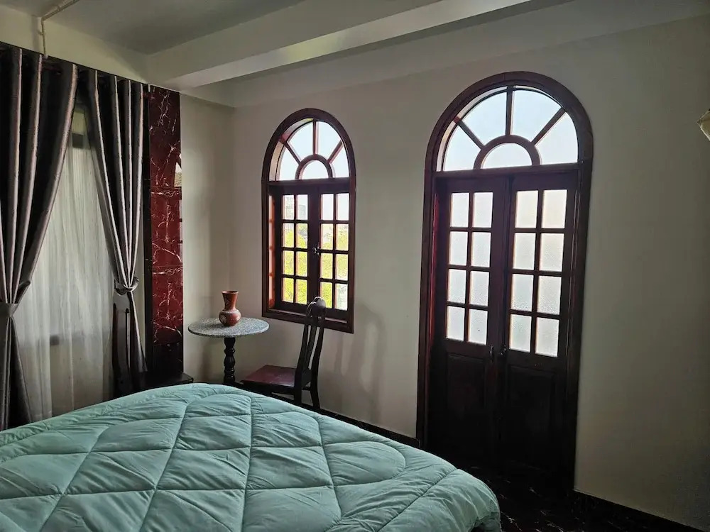 H&H Diamond Nail Hotel