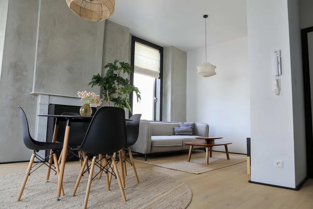 Kamiel -belle Epoque Apartment With Modern Comfort