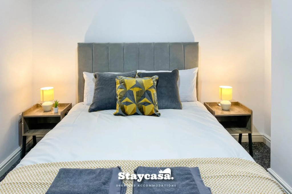 Live in Style House in Desirable Location
