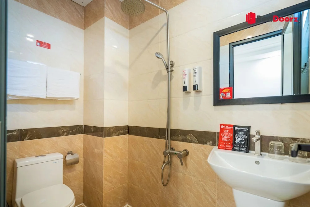 RedDoorz The Sun Hotel near Duong Quang Ham Street