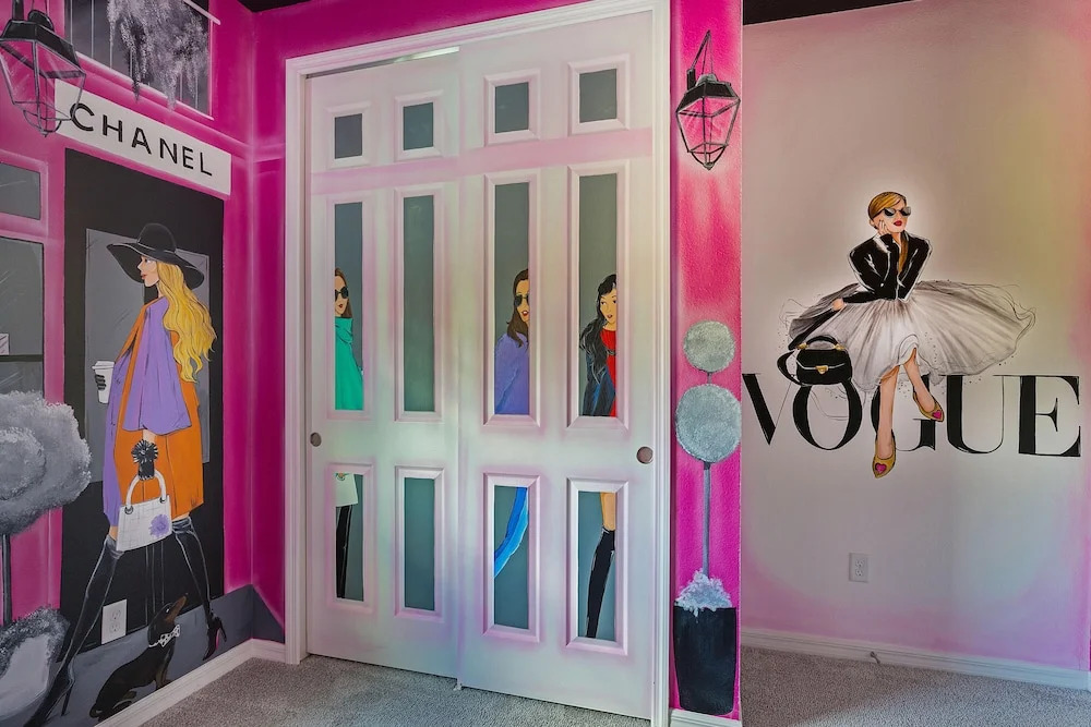 Sr006v: 8 Bed, Incredibles, Fashionista, Pool, Shuffle Board