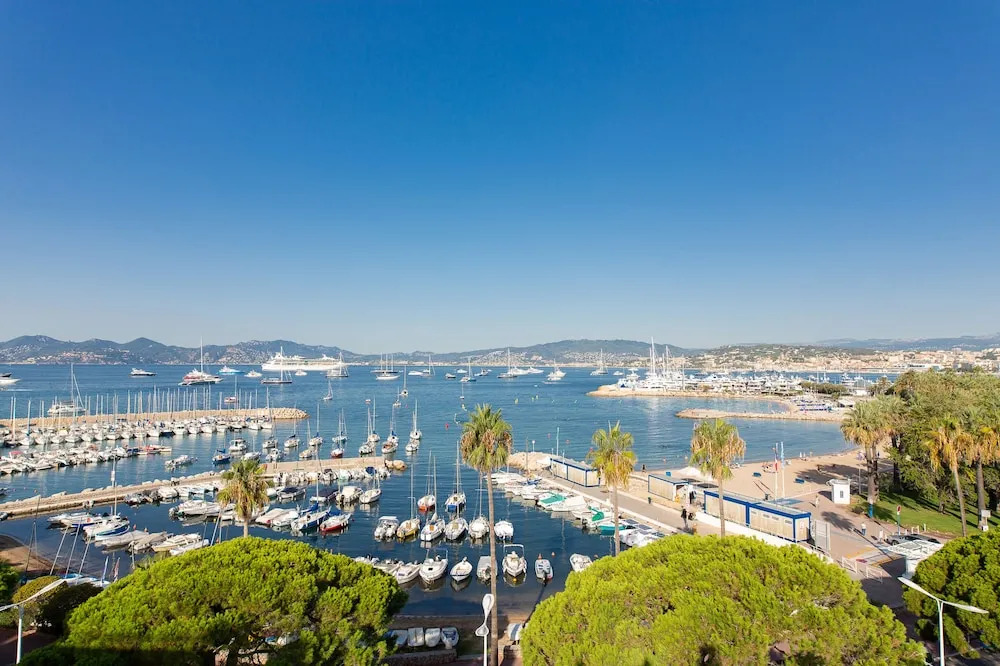 VANEAU Splendide duplex sur la Croisette