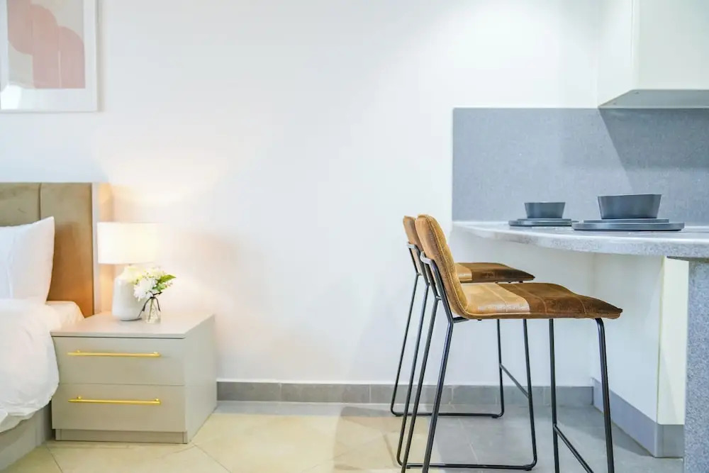 Yogi - Serene Romance in a Stylish Studio with City Views