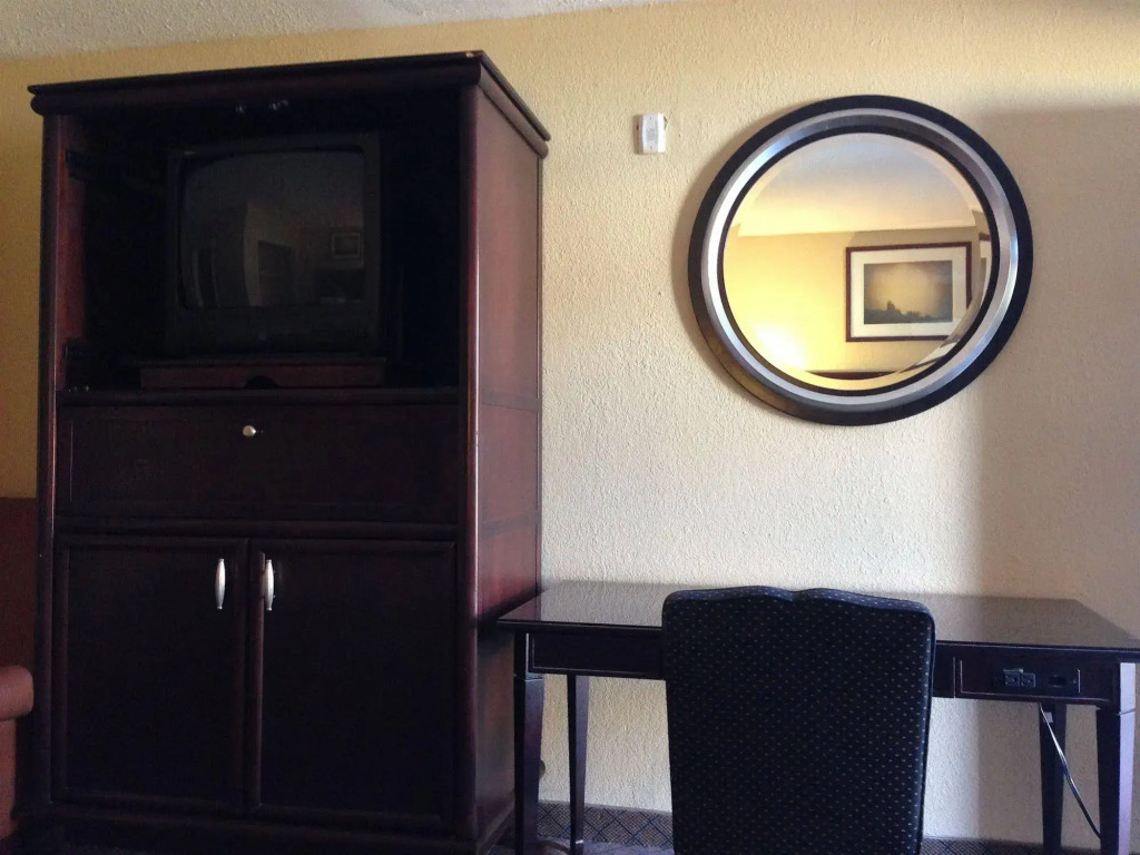 Travel Inn & Suites