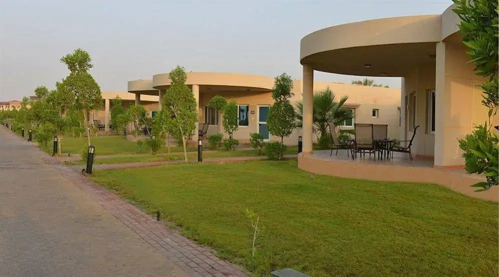 Boudl Half Moon Resort