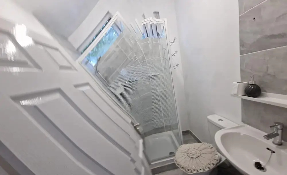1 Bed Flat - Sleeps 2 - Pets - Parking - Wifi