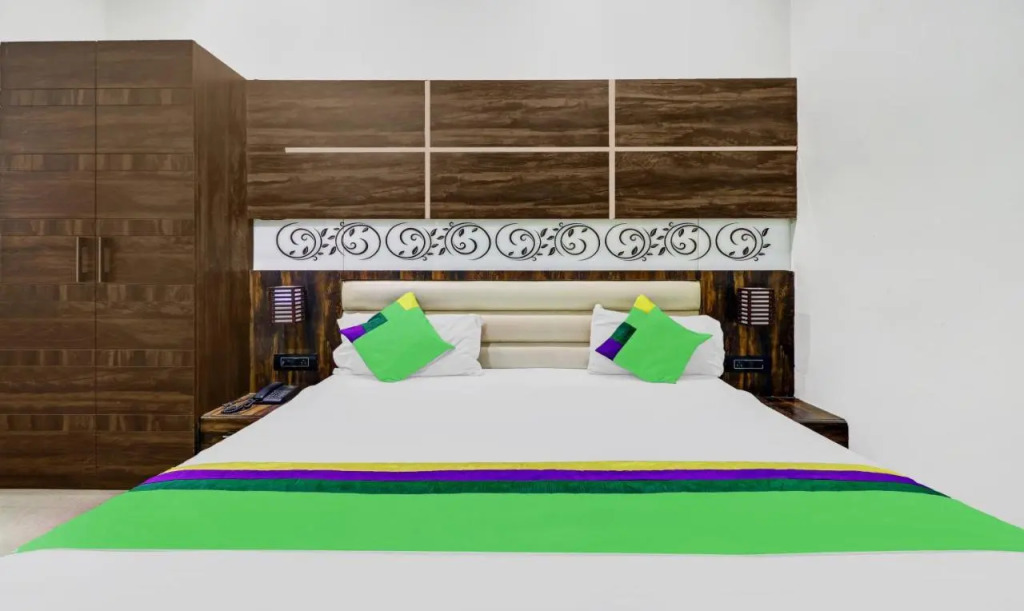 Itsy Hotels Anjali Mahal 500, Mtrs From Mathura Railway Station