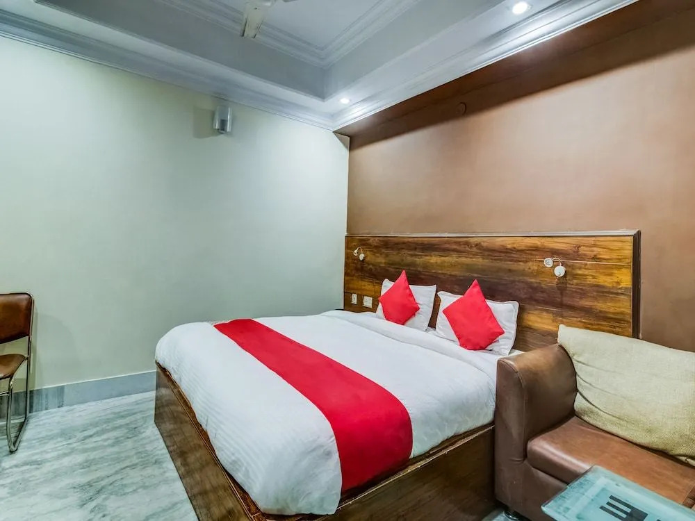 Oyo 24171 Hotel Meridian