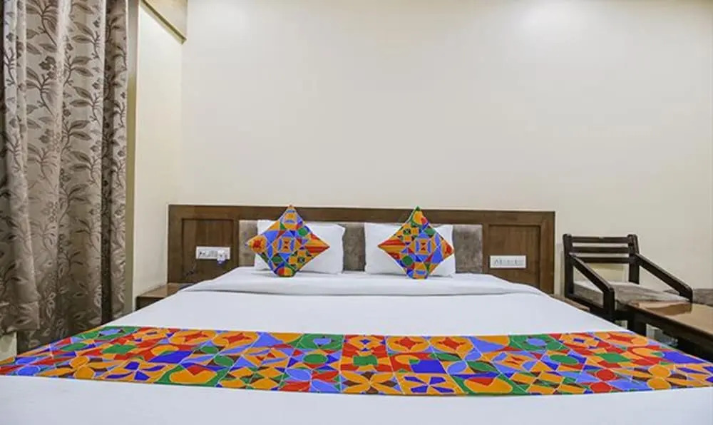 FabHotel Silver Inn I - Near Prabhat Chauraha