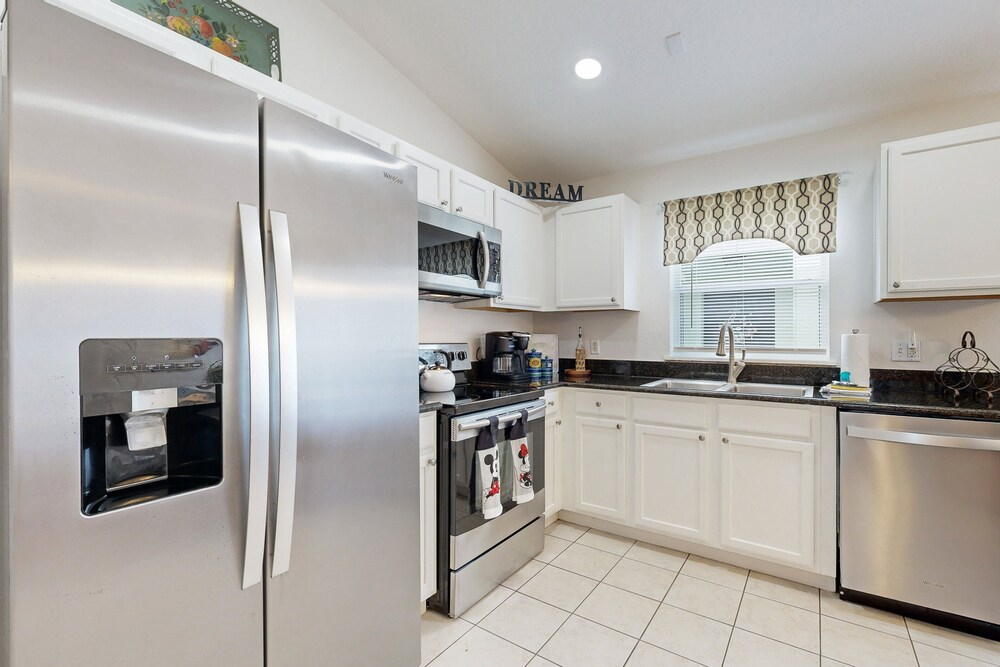 Dog-friendly, Private Pool , Central AC, Full Kitchen, Wifi, Snow-bird Friendly