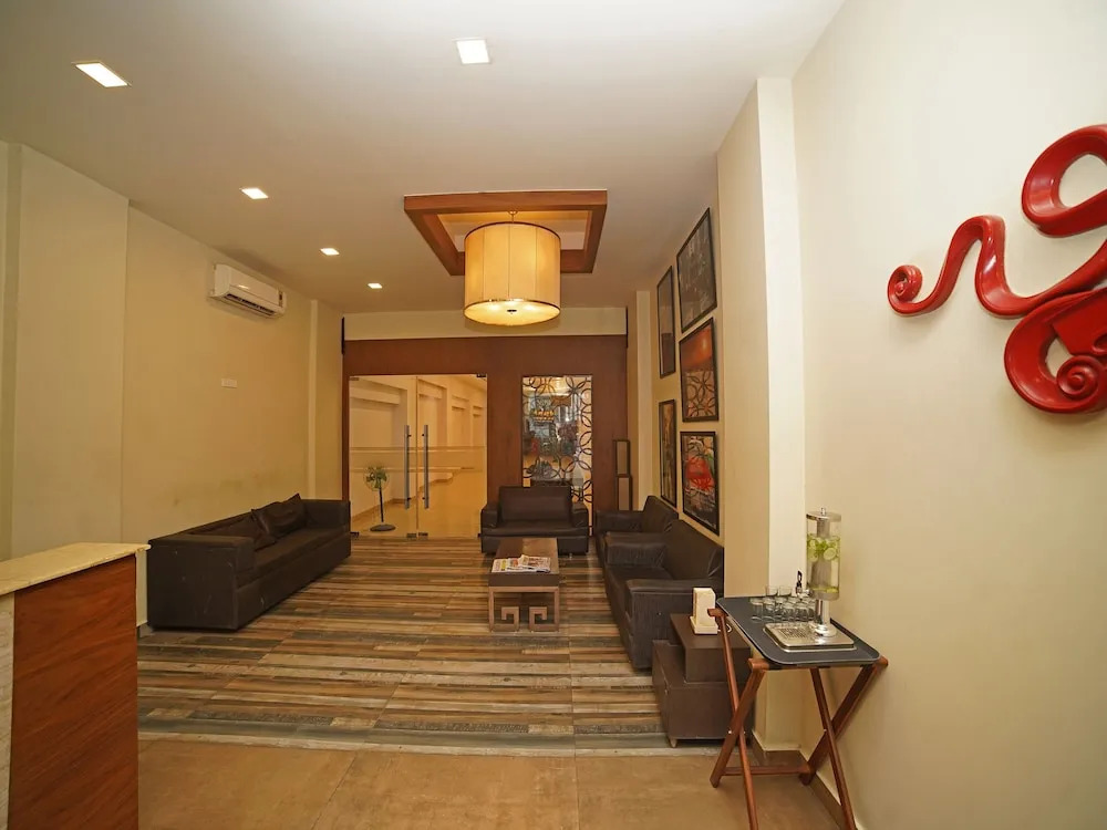 Oyo 7872 Amber Hotel