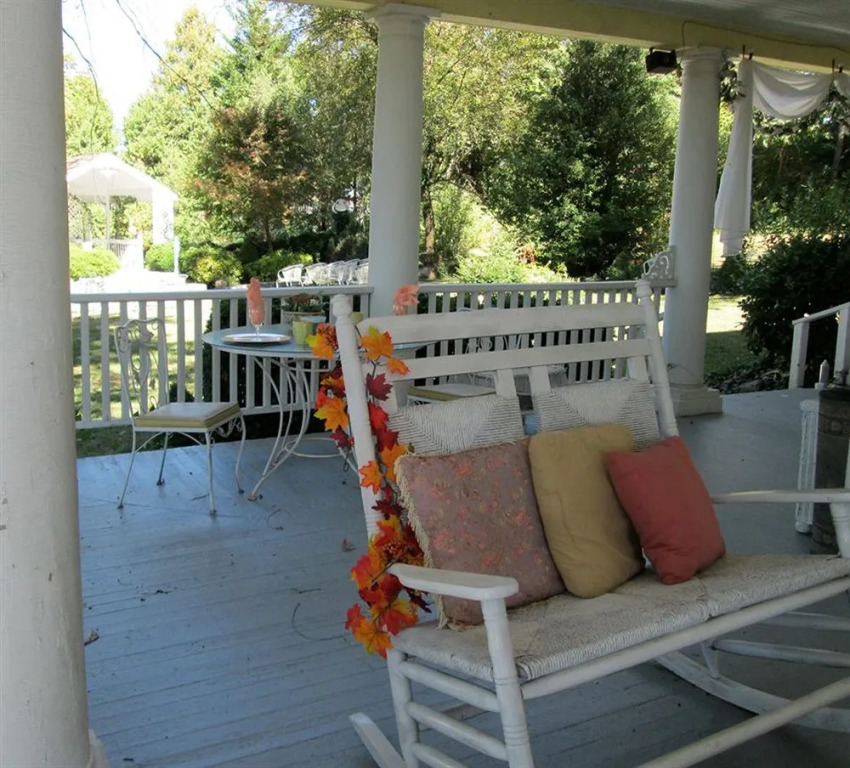 Yellow Turtle Inn