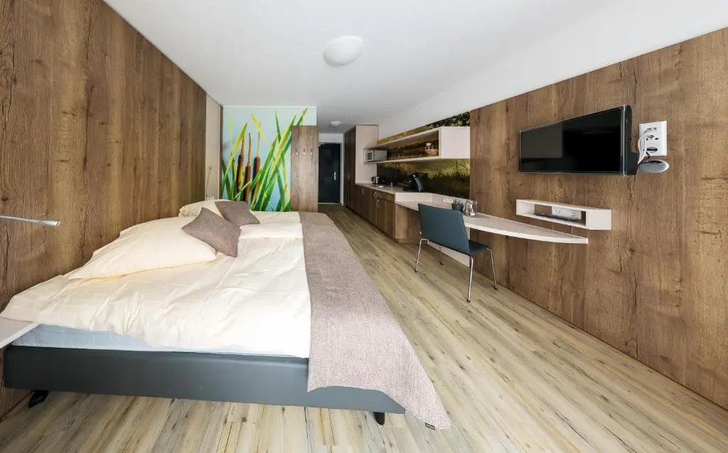 Boarding & HOUSE T24