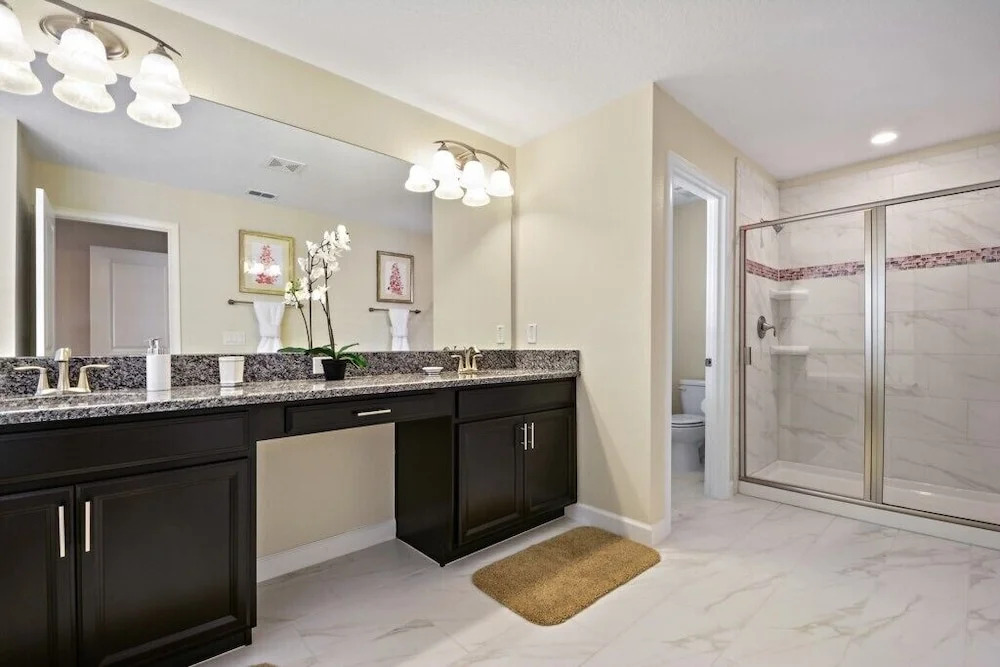 Amazing 5 Bedroom Home With Private Pool Home