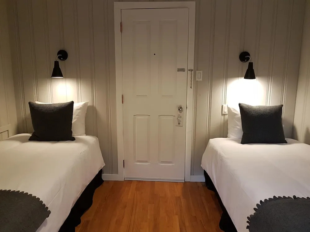 Hotel Far Hills