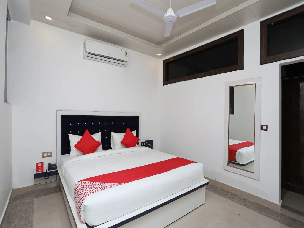 OYO Flagship Hotel Uk-07