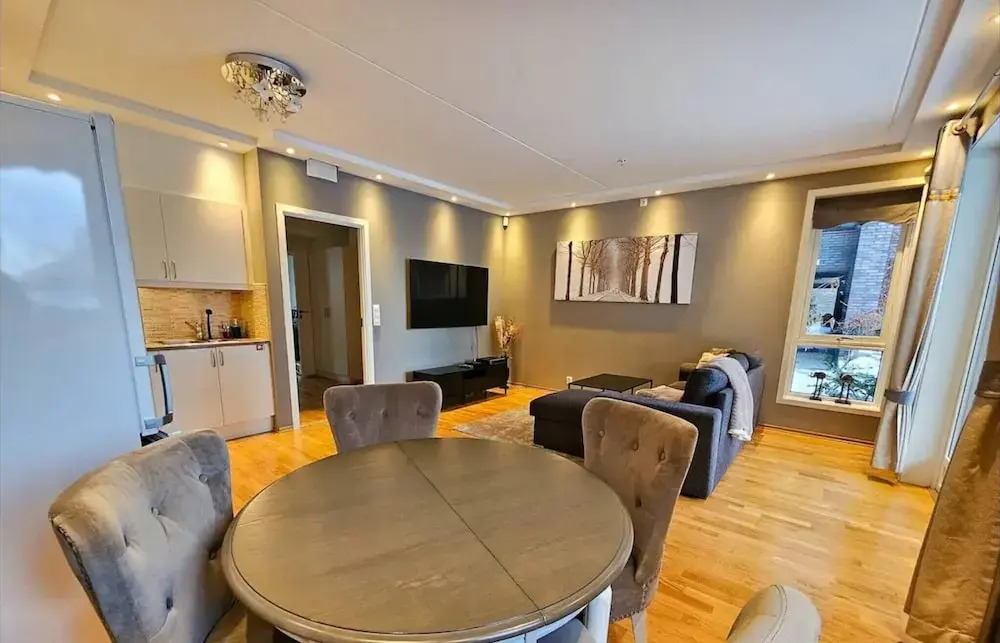 Room in Apartment - Waterfront Suite Super Kingbed With Terrace And TV