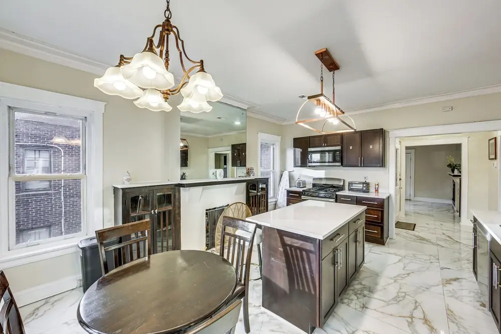 4 Mi to Market Square: Bright Apt w/ Balconies