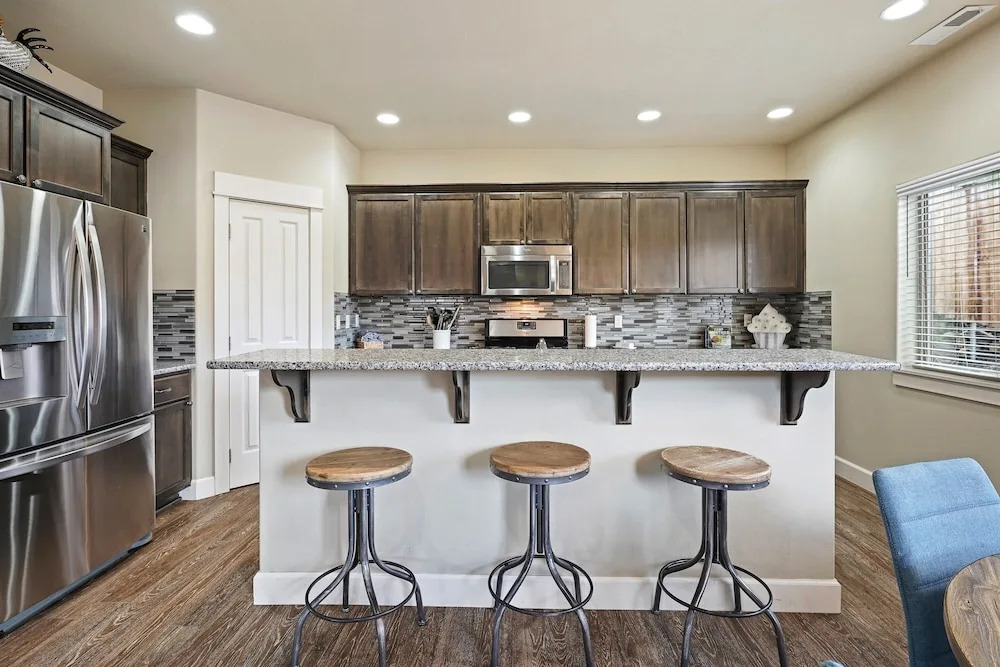 Geary Getaway 3 Bedroom Home by RedAwning