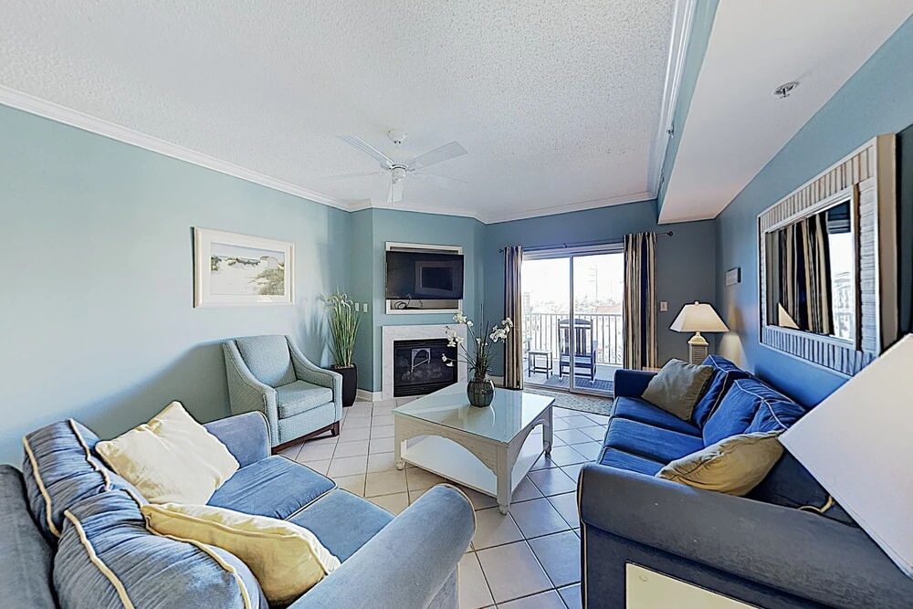 New Listing! Ocean-view W/ Rooftop Pool 3 Bedroom Condo