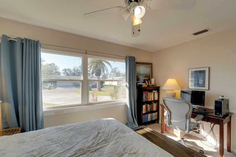 4 Mi to Port Charlotte Beach Park: Gem w/ Pool