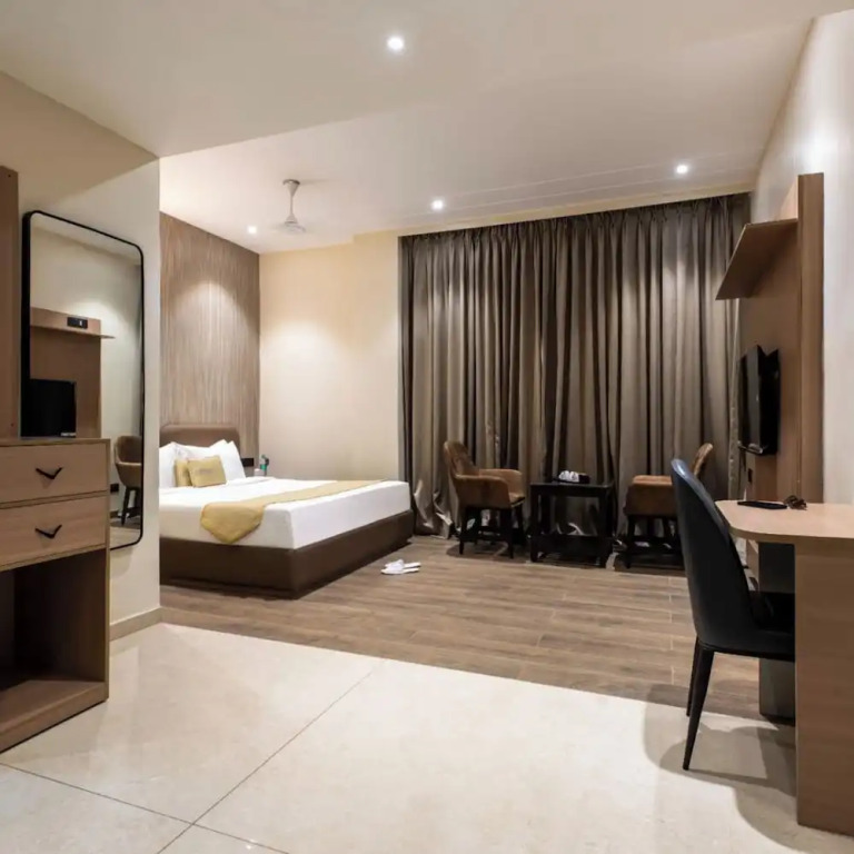 Hotel Kingsway Continental , Raipur