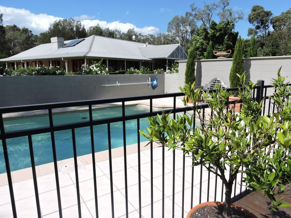 Thistle Hill Guesthouse - walk to many wineries and restaurants