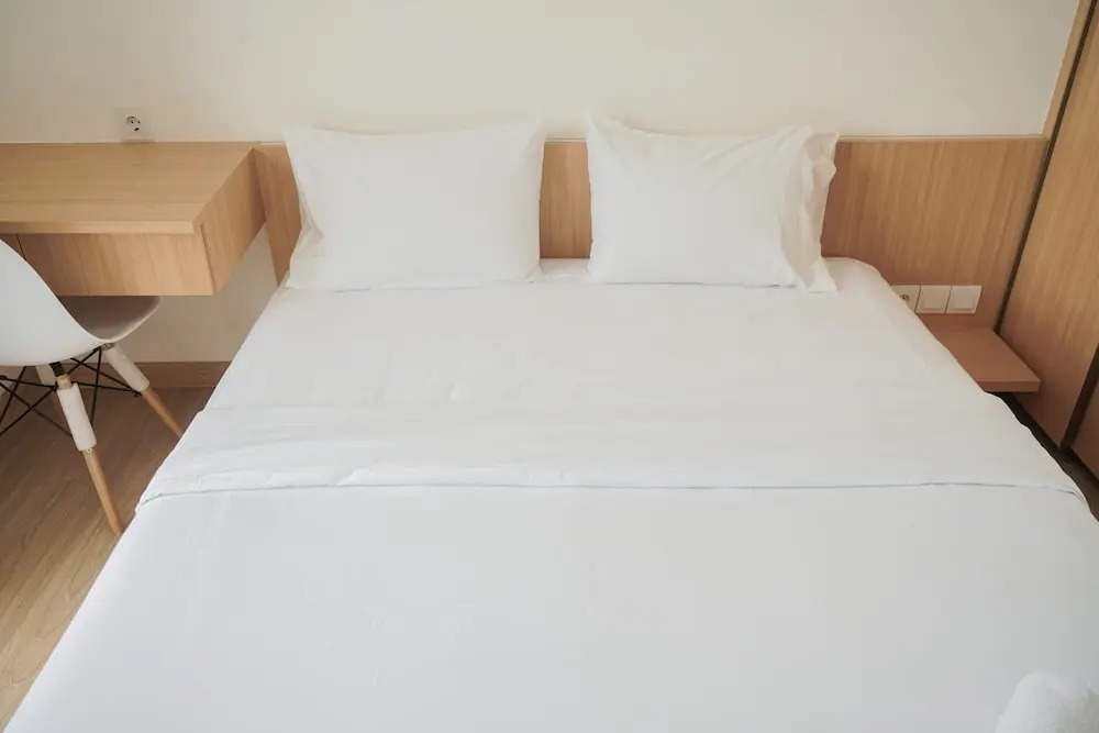 Comfortable Design 2BR with Washing Machine Sky House BSD Apartment By Travelio