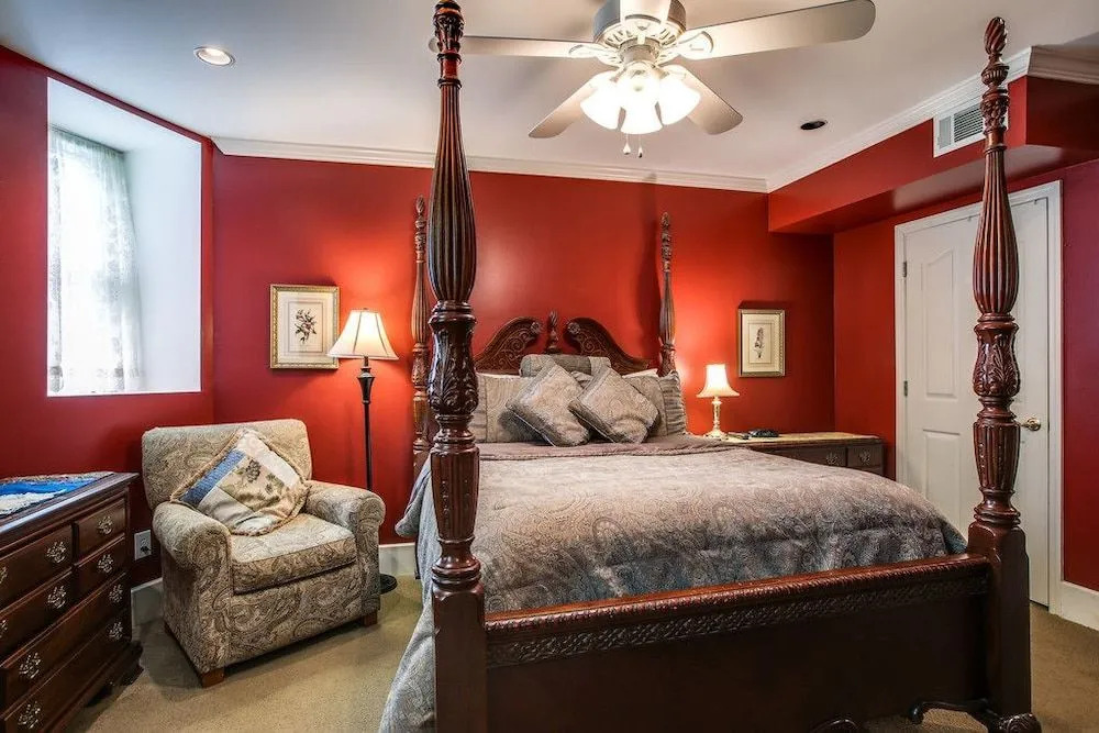 1501 Linden Manor Bed and Breakfast