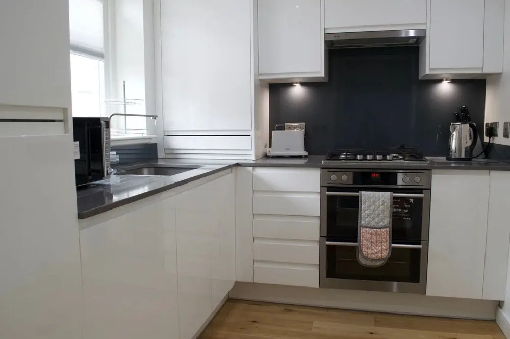 Modern 2 Bedroom Apartment With Parking