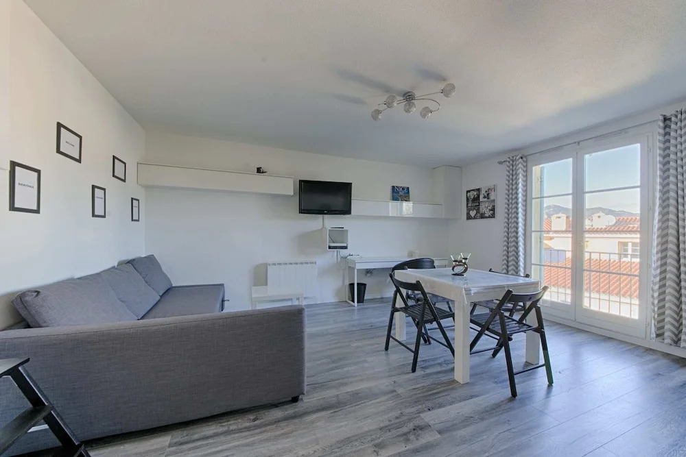 Nice 2 Room Apartment With Terrace - Vieux Nice