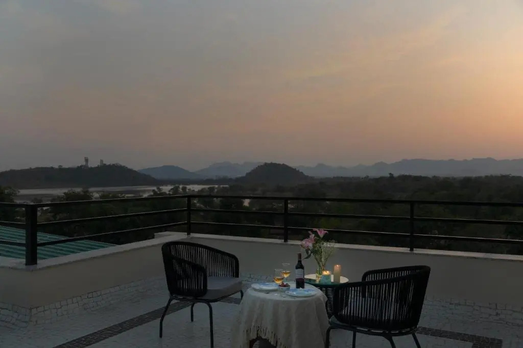 SaffronStays Camelot by the Lake - 3BR villa with glass walls, TT, projector, and gardens, Udaipur