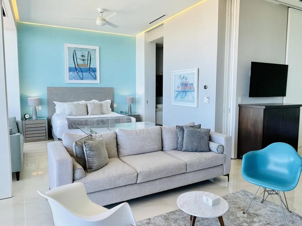 Pier 57 Penthouse 703 Romantic Zone Spectacular Ocean Views