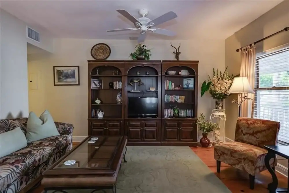 Anchor Inn - Unit 3 2 Bedroom Apts