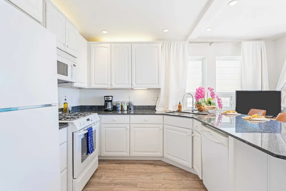 4 Cayucos Bungalows Steps to Beach, Sleeps 16, Pet Friendly