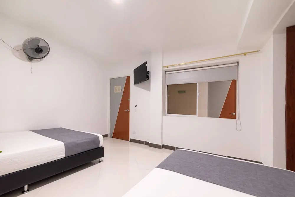 Hotel Imperio 70 by Ayenda Rooms
