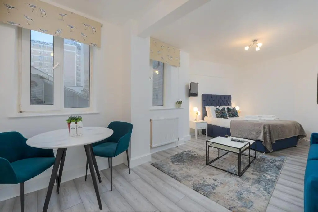 CAPITAL Apartment 4 Chelsea Cloisters