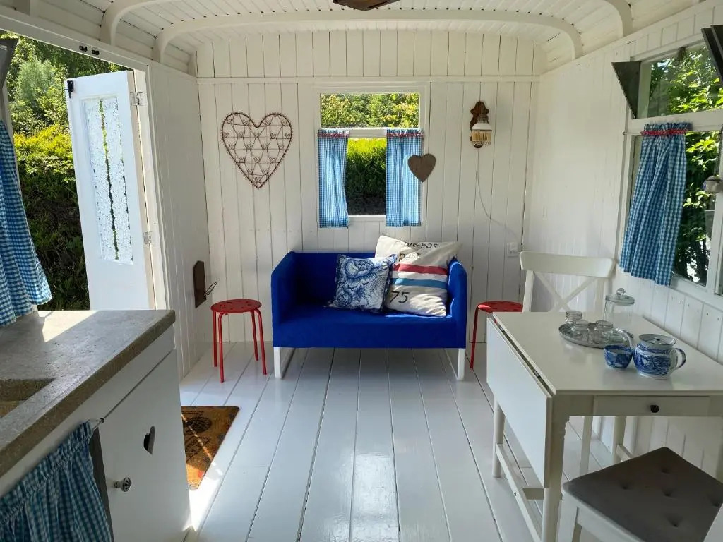 Little blue house (on the campsite)