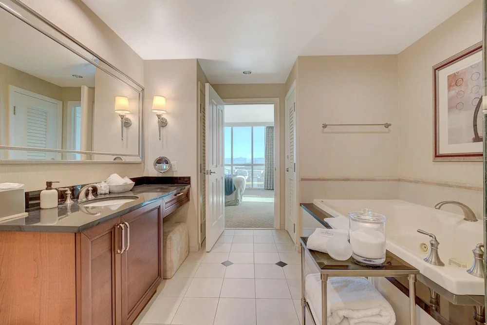 LUXE 702 MGM Signature 1 BR 2 BTH SUITE