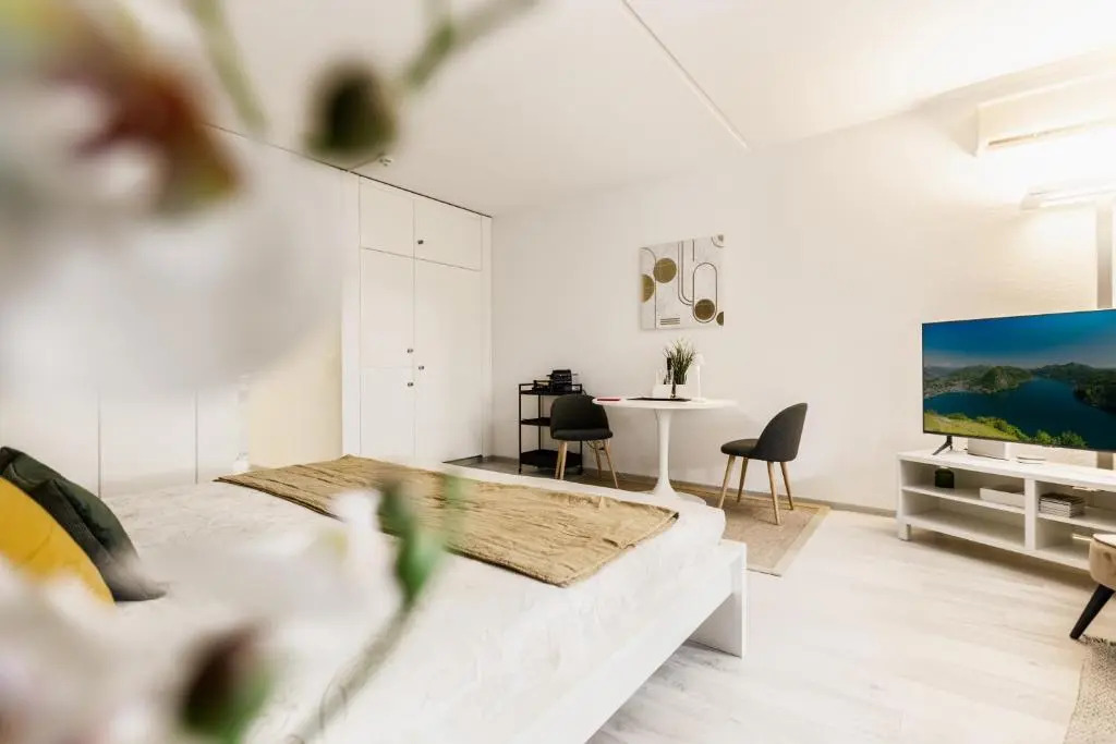 Luganersee, Pool, Strand, Parkplatz, Suite 204