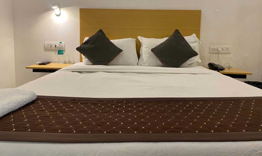 Qotel Hotel IP Residency