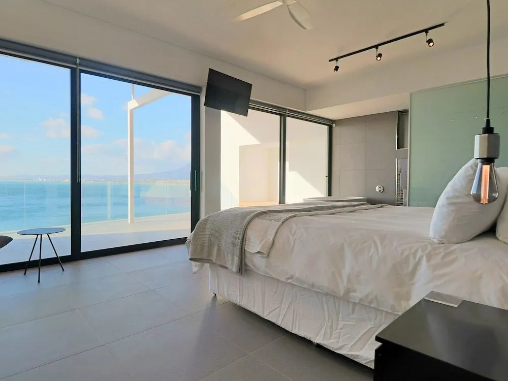 22 Protea - Luxury, Style and Elegance - Sleeps 12 in 6 En-suite Bedrooms