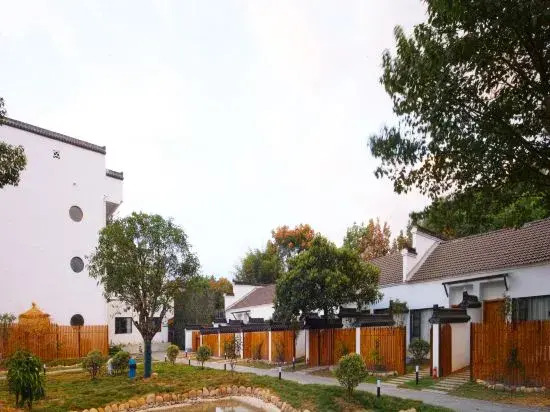 Weiduo Bieyuan Hostel