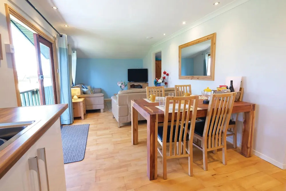 Merlins Cabin - 2 Bed - Blaen Cedi Farm