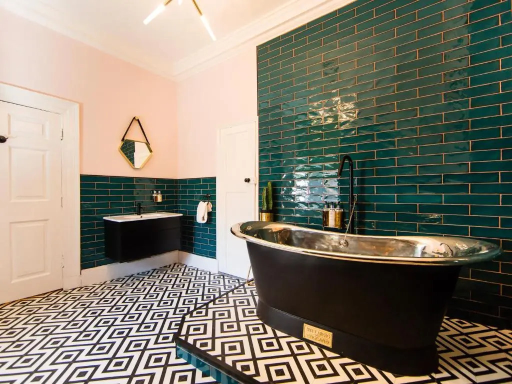 Luxury Travel Emporium YO1 - Exquisite 400 Year Old, City Centre Townhouse