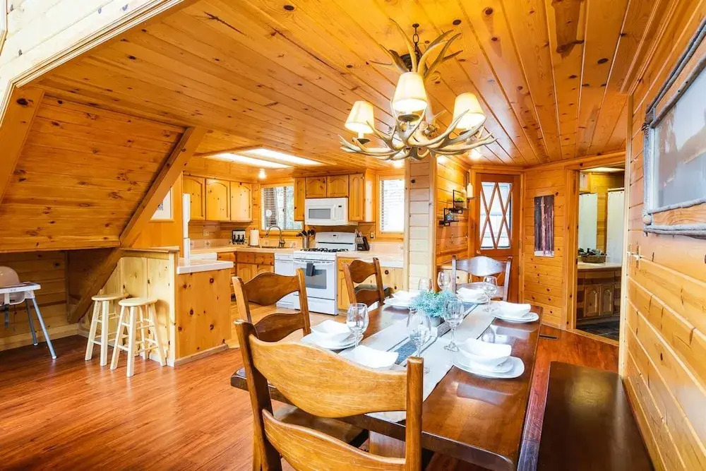 Discover Serenity Cozy Cabin With Mountain Views