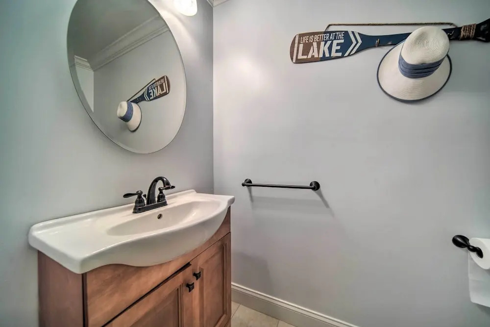 1 Block to Bridge Street: Lake Erie Vacation Home