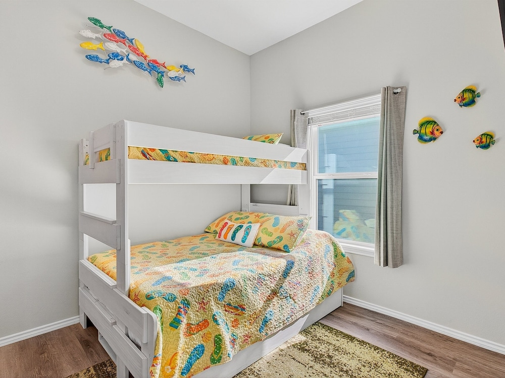 Turtle Cove 3 Bedroom Home by RedAwning